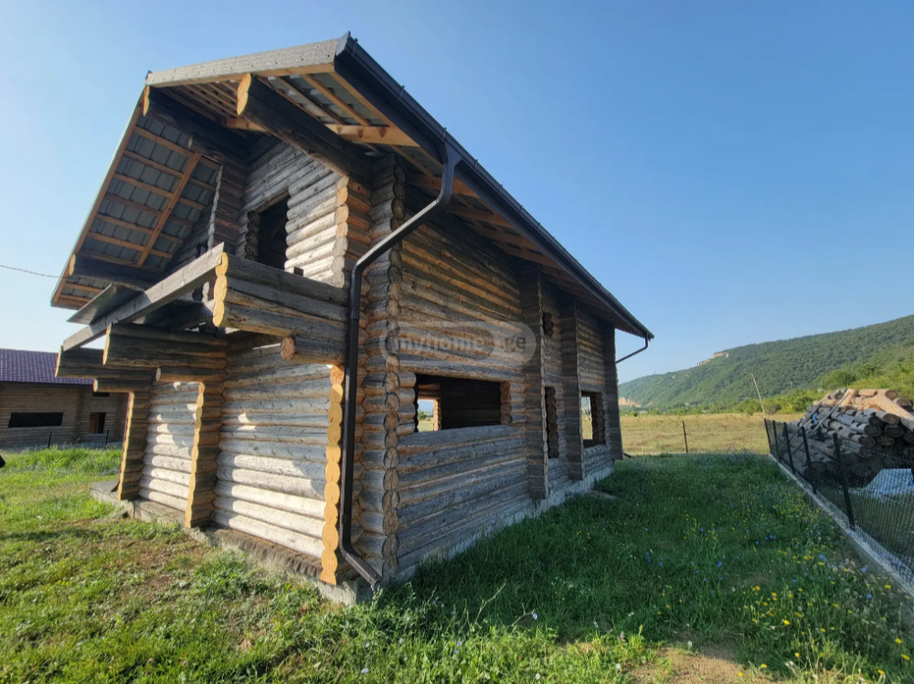 იყიდება 8 ოთახიანი აგარაკი დუშეთის მუნიციპალიტეტში